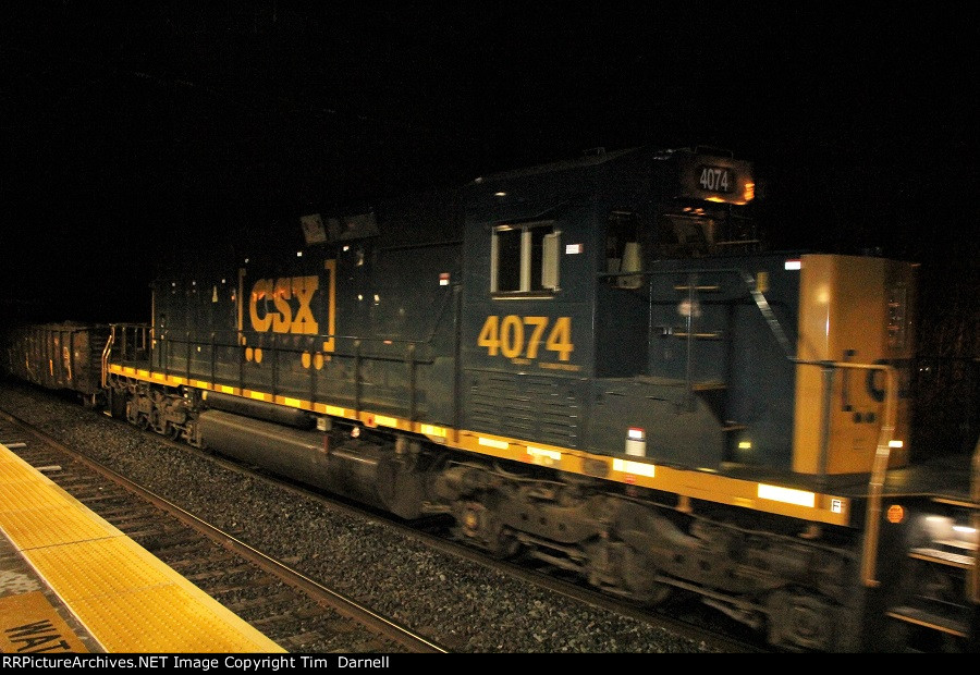 CSX 4074 on Q439